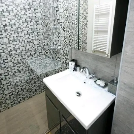Nikos Infinity Apartment